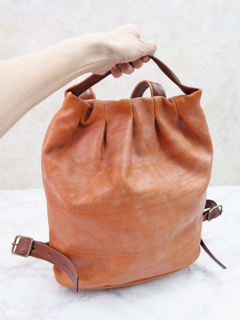 柔らかく軽く、雨ジミのできないリュックバッグ　95