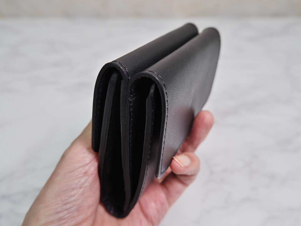 懐かしいタイプの二つ折り財布　95