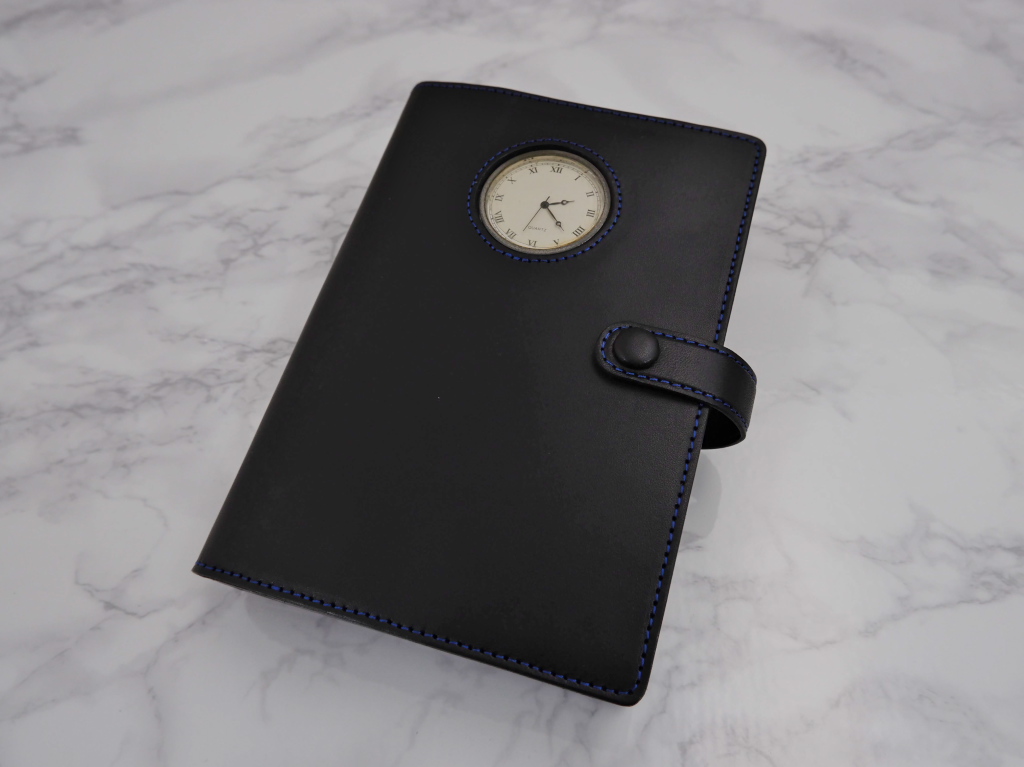 懐中時計を嵌め込んだシステム手帳　93