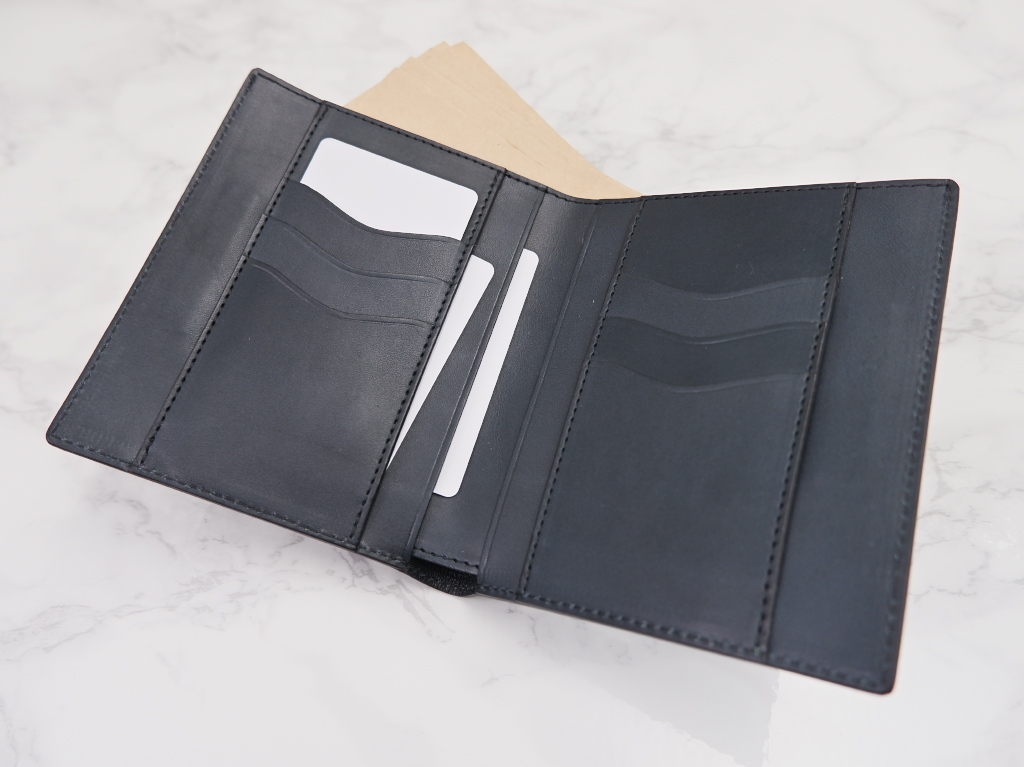 変わった二つ折り財布 96