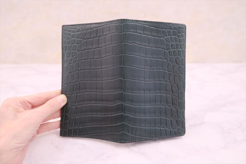 ダークグリーンクロコダイルのカードがたくさん入る長財布　30203