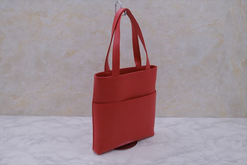 レッドカラーの社内移動用の薄いトートバッグ　30311