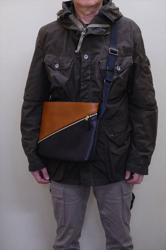 ご自分でデザインなさったショルダーバッグ303N