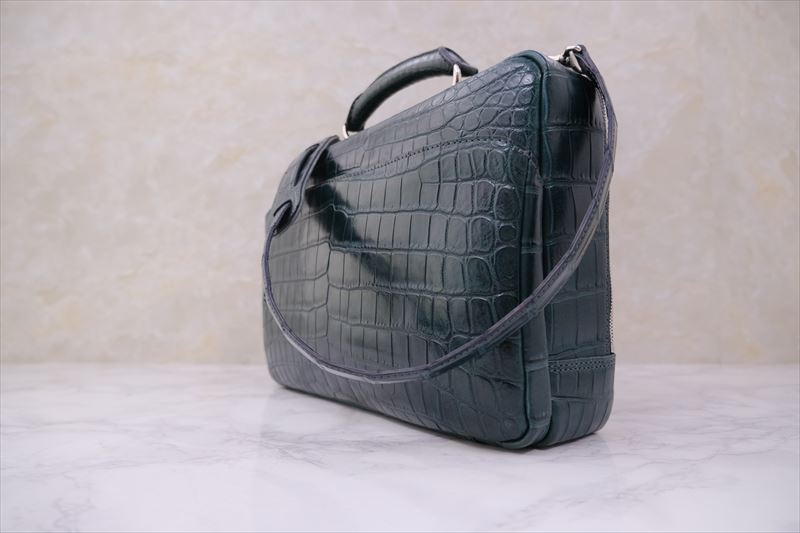 ふたつ目のクロコダイルブリーフケースタイプのショルダーバッグ　302N