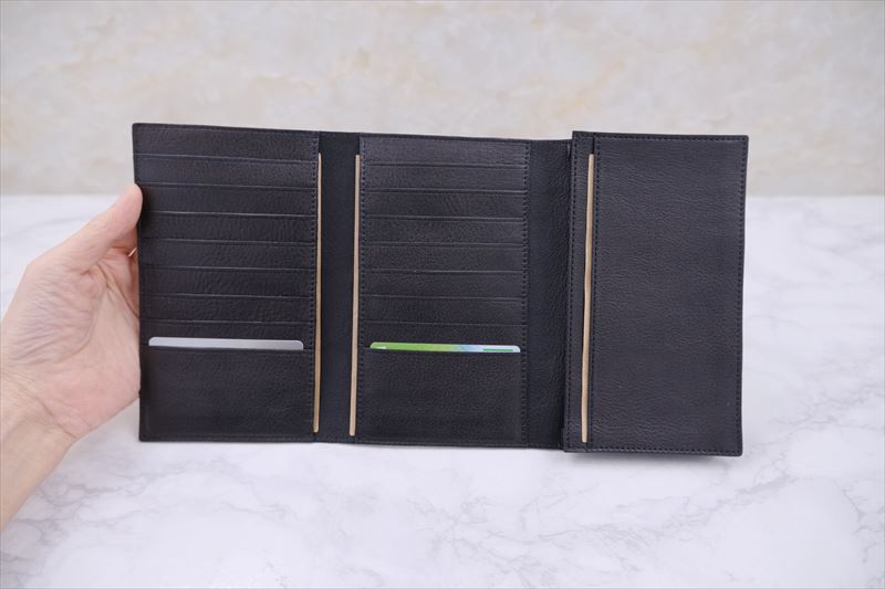 薄くて軽いお気に入りの三つ折り長財布　30305