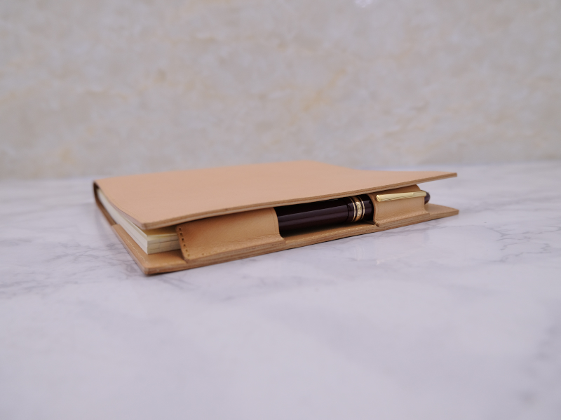 ほぼ正方形の変型ノート用カバー　30715