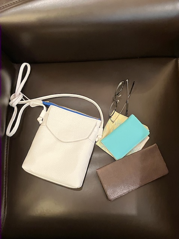 ウェブショップにお出しした白サコッシュ(ボディバッグ)