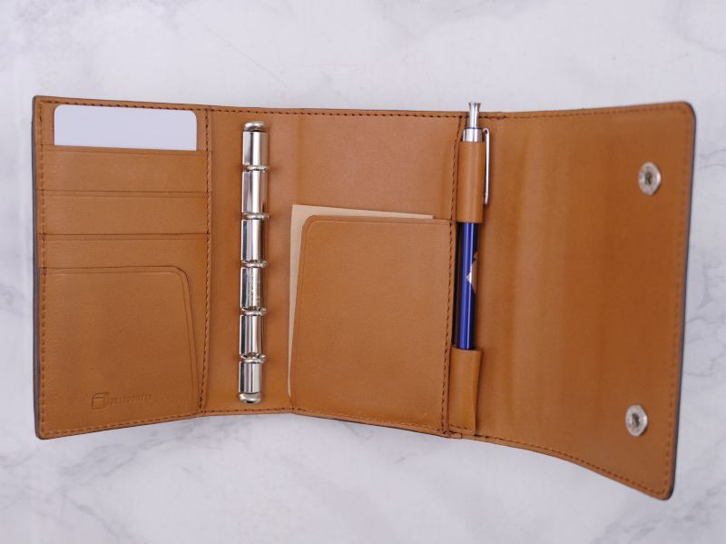 システム手帳のついた二つ折り財布 31008